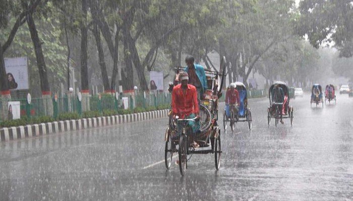 পৌষের বৃষ্টি উপভোগ করলো রাজধানীবাসী