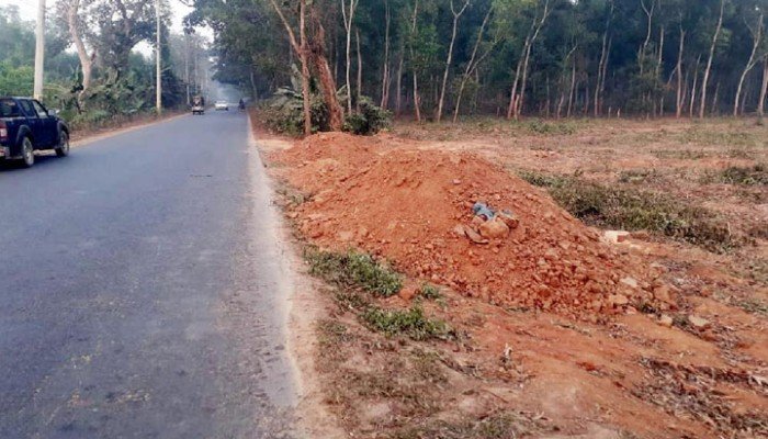 বনবিভাগের বাধায় ঝুলে গেলো মধুপুর-ময়মনসিংহ সড়কের কাজ