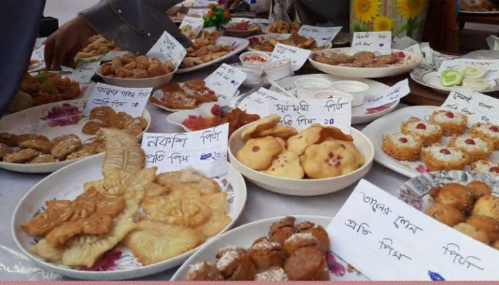 হিলিতে প্রথম গ্রামীণ পিঠা উৎসব