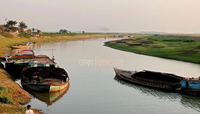 নদীতে বেড়েছে পানি, নৌযানে ফিরেছে গতি