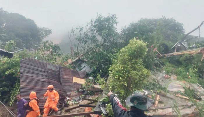 ইন্দোনেশিয়ায় ভূমিধসে মৃত্যু ১৫, নিখোঁজ ৫০