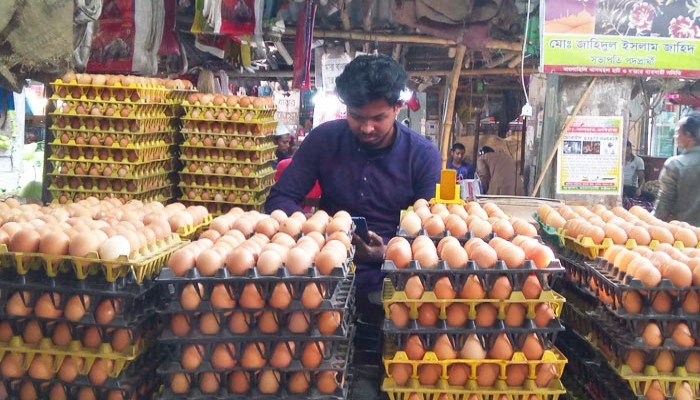 হিলিতে ফের বেড়েছে ডিমের দাম