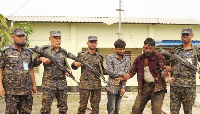 রামপাল তাপবিদ্যুৎ কেন্দ্রের তারসহ গ্রেপ্তার ২