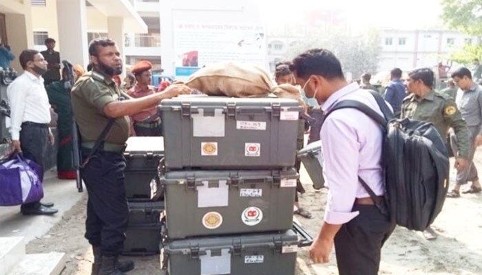 নরসিংদীর ২ ইউপি নির্বাচন কাল, কেন্দ্রে যাচ্ছে ইভিএম