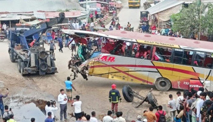 শিবচরে বাস দুর্ঘটনার কারণ জানতে তদন্ত কমিটি