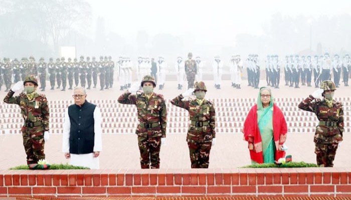 জাতীয় স্মৃতিসৌধে রাষ্ট্রপতি ও প্রধানমন্ত্রীর শ্রদ্ধা