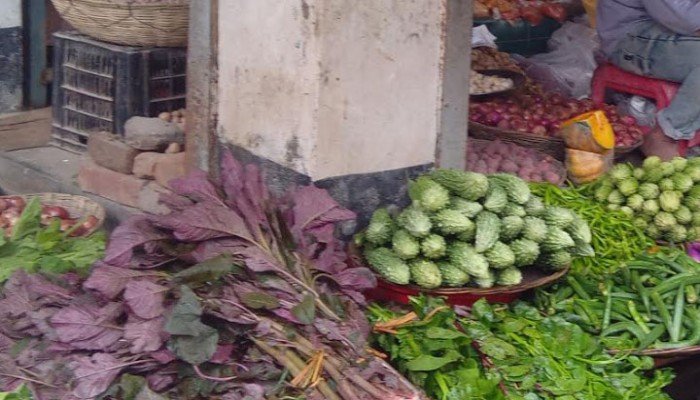 হিলিতে  যে কারণে নিত্যপণ্যের দাম বাড়লো