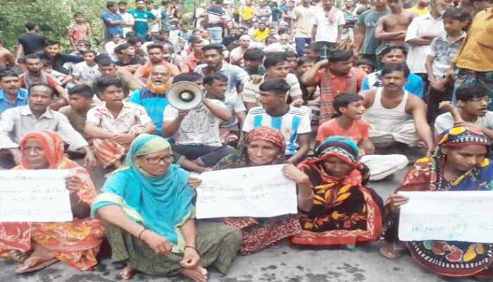 টাঙ্গাইলে ভাঙন রোধ দাবিতে সড়ক অবরোধ