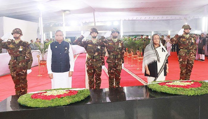 জাতির পিতার প্রতিকৃতিতে রাষ্ট্রপতি-প্রধানমন্ত্রীর শ্রদ্ধা