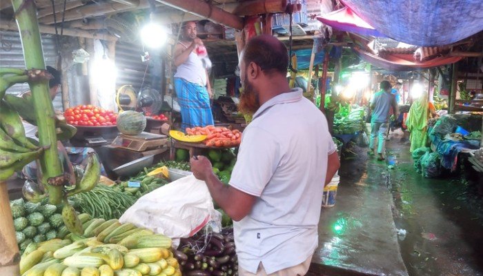 ‘নিত্যপণ্যের দাম আর কত বাড়বে’