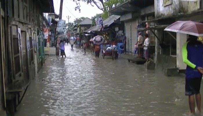 ভারী বর্ষণে ডুবলো বাগেরহাট, বিপাকে স্থানীয়রা