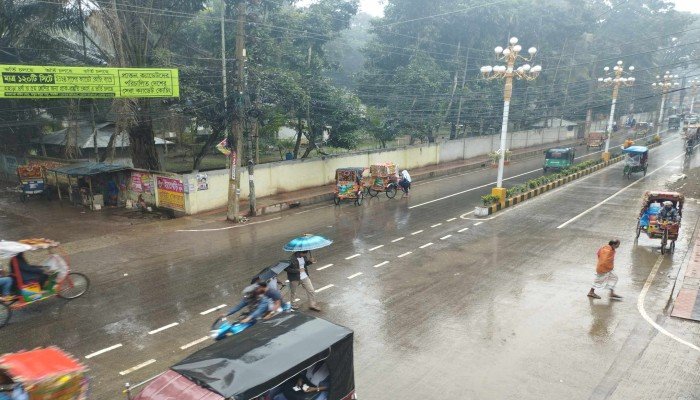 ঘূর্ণিঝড়ের প্রভাবে টাঙ্গাইলে গুঁড়ি-গুঁড়ি বৃষ্টি