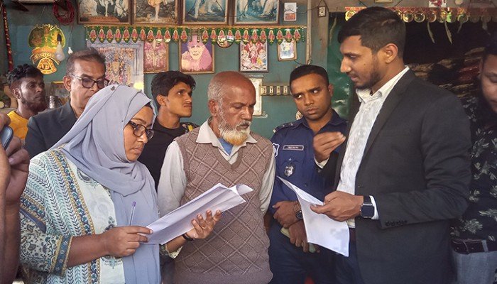 হিলিতে বাজার নিয়ন্ত্রণে ভোক্তা অধিদপ্তরের অভিযান