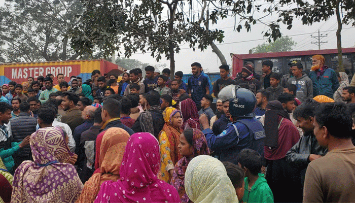 ঢাকা-চট্টগ্রাম মহাসড়ক অবরোধ পোশাক শ্রমিকদের