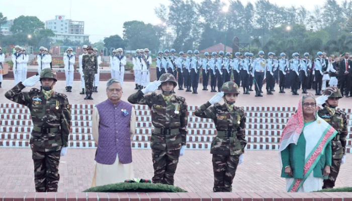 স্বাধীনতা দিবসে স্মৃতিসৌধে রাষ্ট্রপতি-প্রধানমন্ত্রীর শ্রদ্ধা