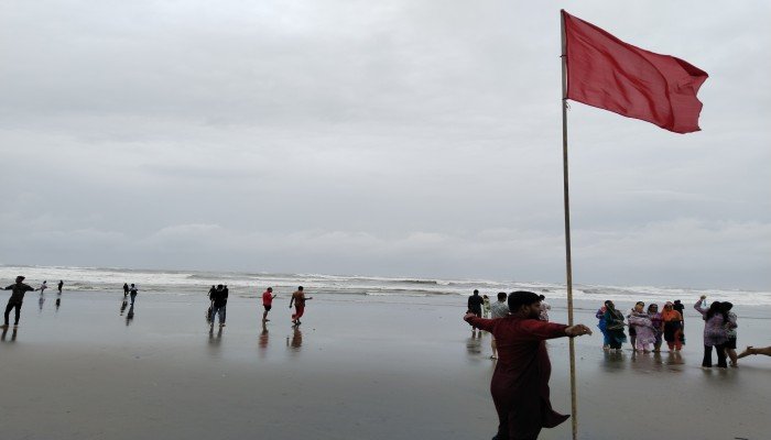 রেমাল: ডুবলো কক্সবাজারে ১৫ গ্রাম