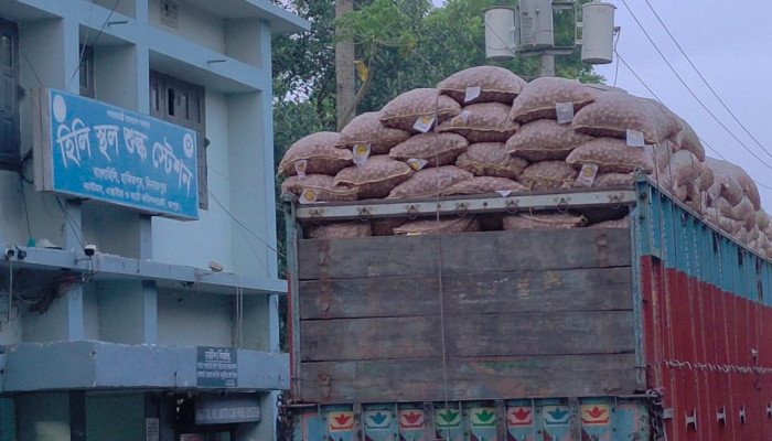 নতুন রপ্তানি শুল্কায়নে পেঁয়াজ আমদানি শুরু