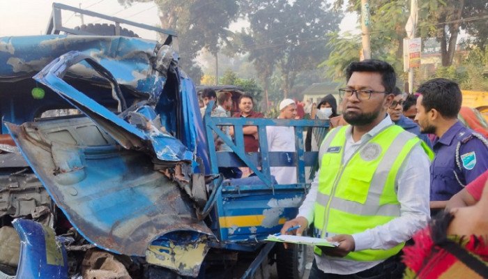 টাঙ্গাইলে সড়ক দুর্ঘটনায় নিহত ৪