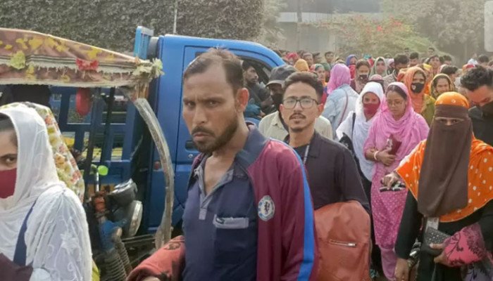 আশুলিয়ায় পোশাক শ্রমিকদের কর্মবিরতি, ২ কারাখানা বন্ধ