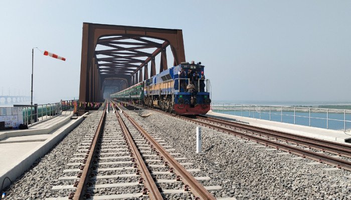 যমুনা রেলসেতুতে যাত্রীবাহী ট্রেন চলাচল শুরু