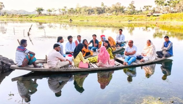 যশোরে কপোতাক্ষ নদীবক্ষে ভিন্নধর্মী পাঠচক্রের আসর